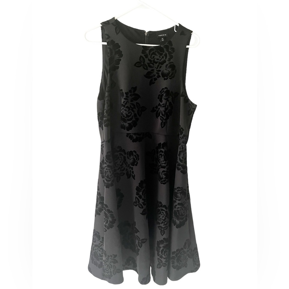 NWOT  Torrid Mid Length Black Floral Cocktail Dress Size 14